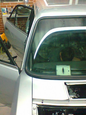 Lateral com porta aberta