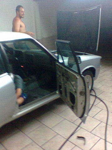 Trabalho de restauração na porta