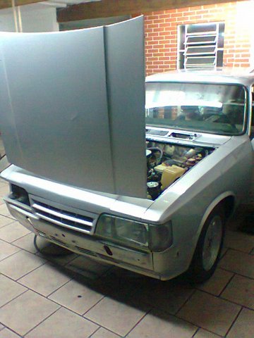 Vista frontal com capô aberto - restauração anterior