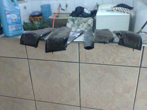 Peças do painel na bancada