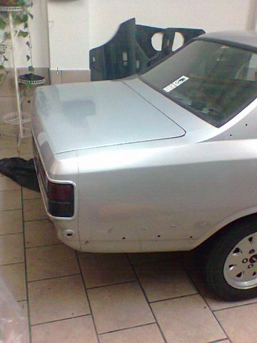 Vista traseira com porta-malas