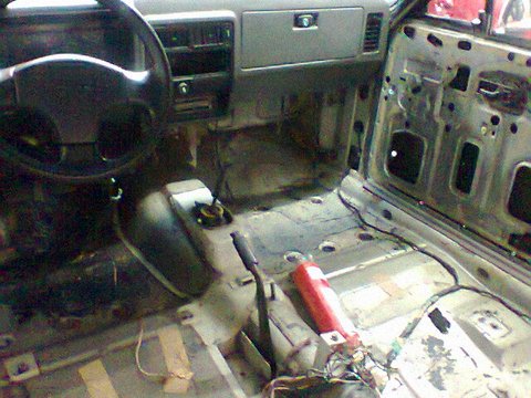 Painel frontal e banco do motorista - restauração em andamento